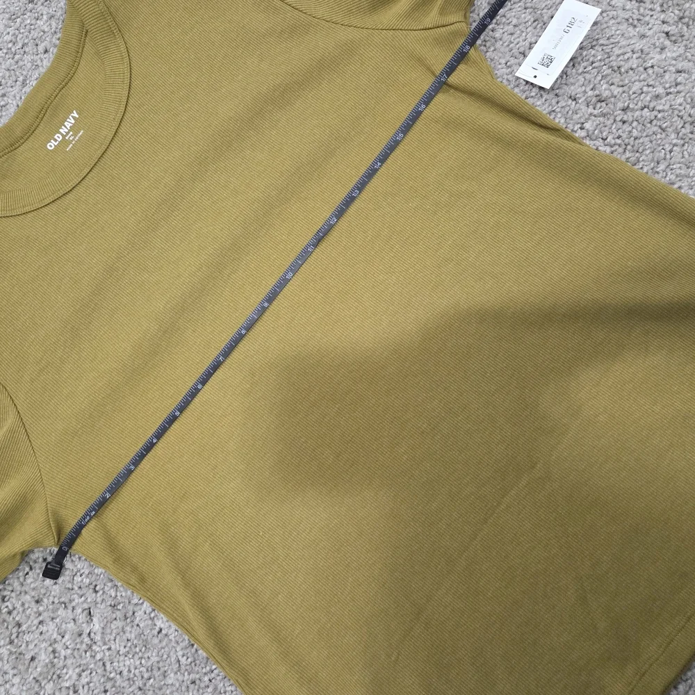 Snug Long-Sleeve Crew-Neck T-Shirt - Picture 3 of 11